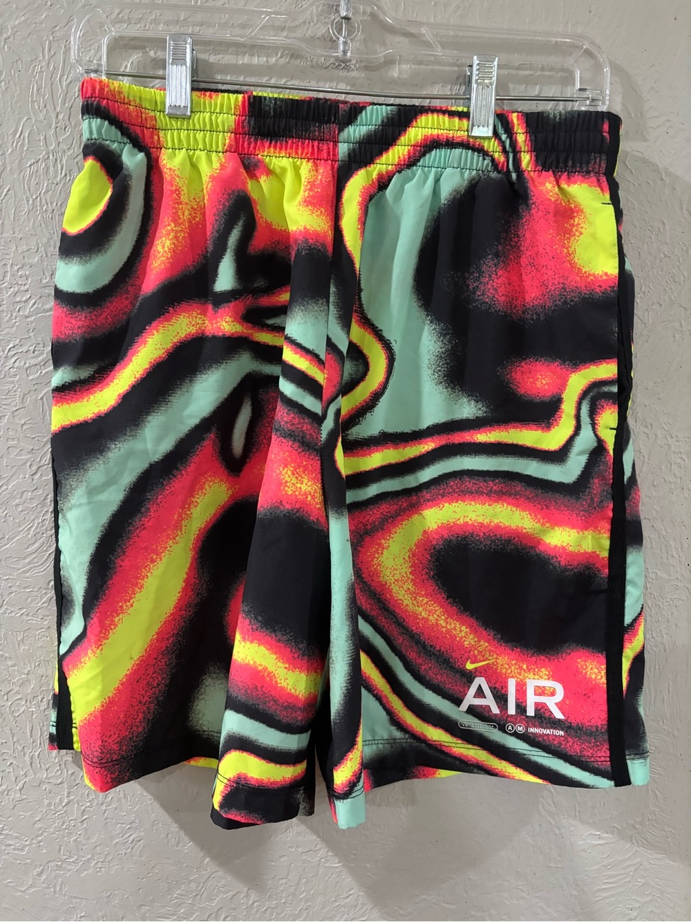 Nike AIR Max Club Woven Athletic Shorts in Multicolor Black size youth XL